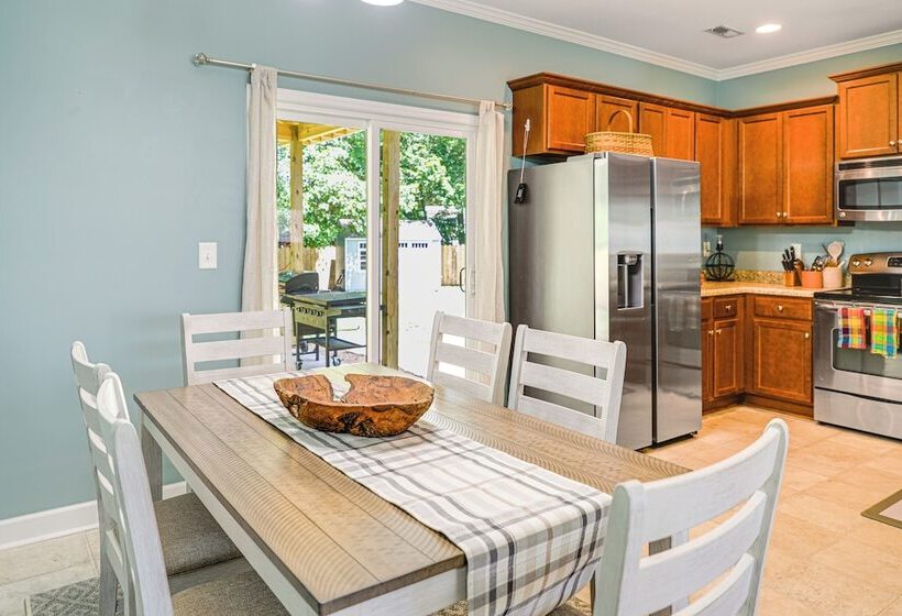 Sneads Ferry Home: Close To Beaches & Boat Ramp!