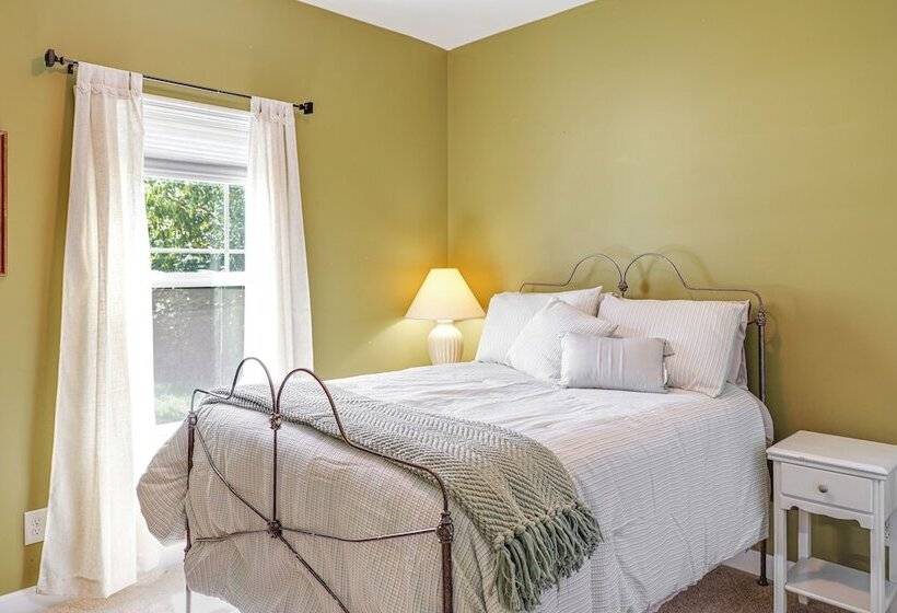 Sneads Ferry Home: Close To Beaches & Boat Ramp!