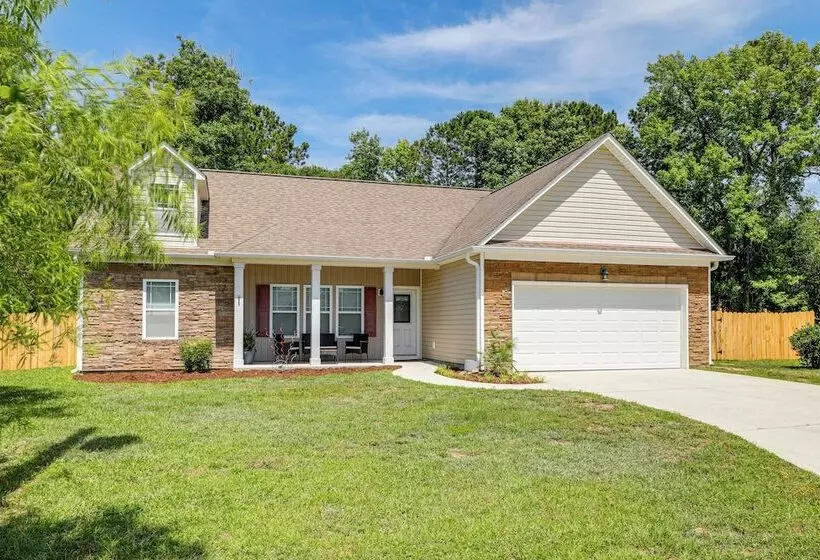 Sneads Ferry Home: Close To Beaches & Boat Ramp!