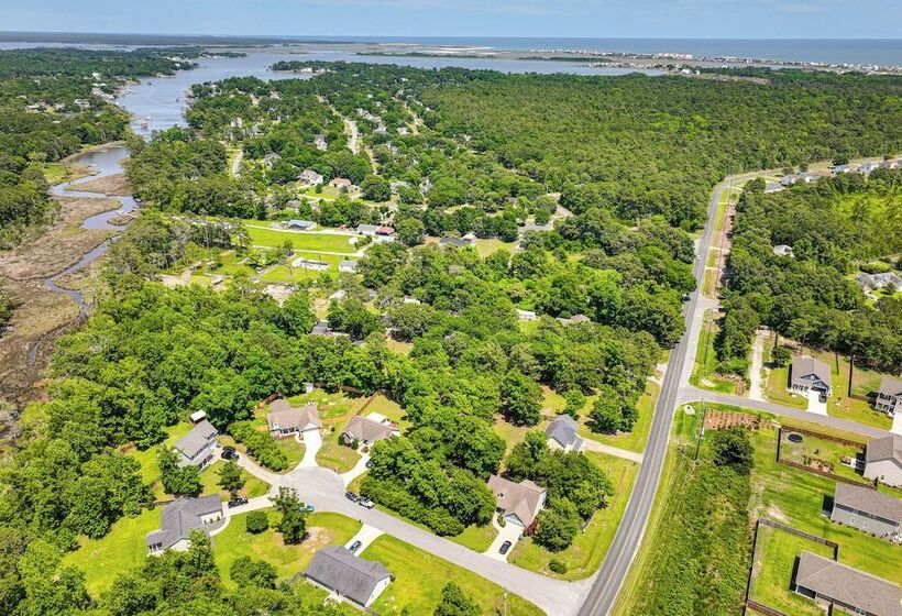 Sneads Ferry Home: Close To Beaches & Boat Ramp!