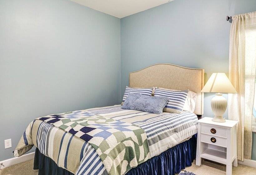 Sneads Ferry Home: Close To Beaches & Boat Ramp!