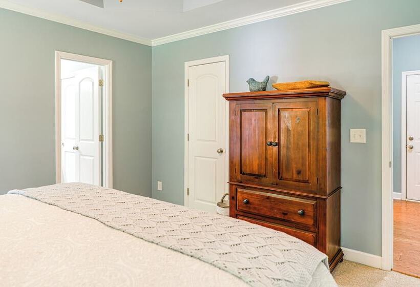 Sneads Ferry Home: Close To Beaches & Boat Ramp!