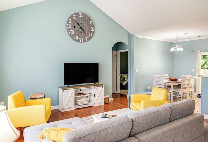 Sneads Ferry Home: Close To Beaches & Boat Ramp!