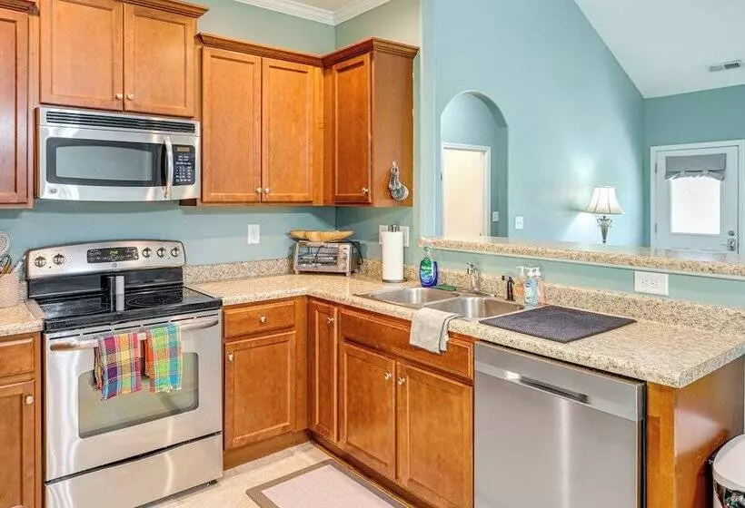 Sneads Ferry Home: Close To Beaches & Boat Ramp!