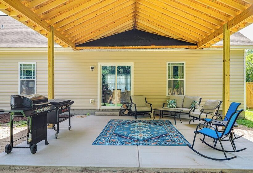 Sneads Ferry Home: Close To Beaches & Boat Ramp!