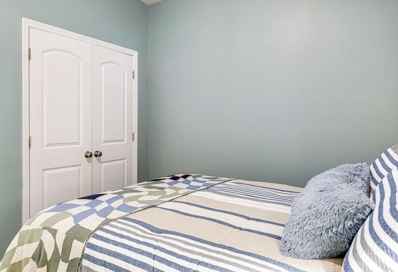 Sneads Ferry Home: Close To Beaches & Boat Ramp!