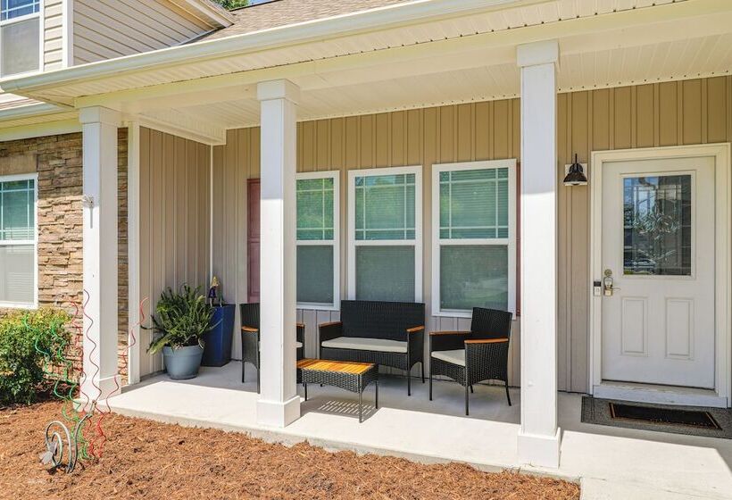 Sneads Ferry Home: Close To Beaches & Boat Ramp!