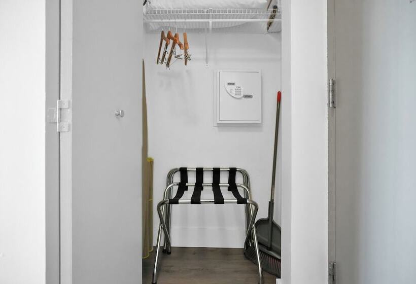 Stunning 12th Floor Studio In The Grove