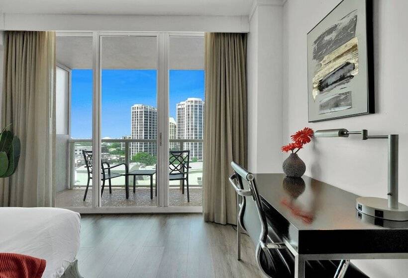 Stunning 12th Floor Studio In The Grove