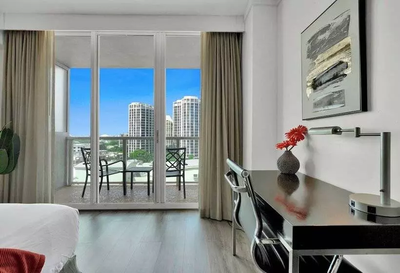 Stunning 12th Floor Studio In The Grove