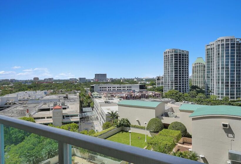 Stunning 12th Floor Studio In The Grove