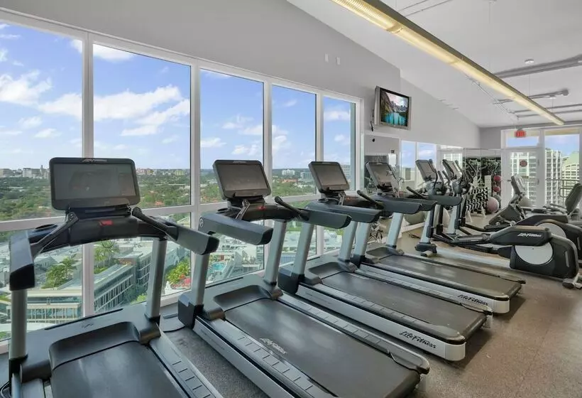 Stunning 12th Floor Studio In The Grove