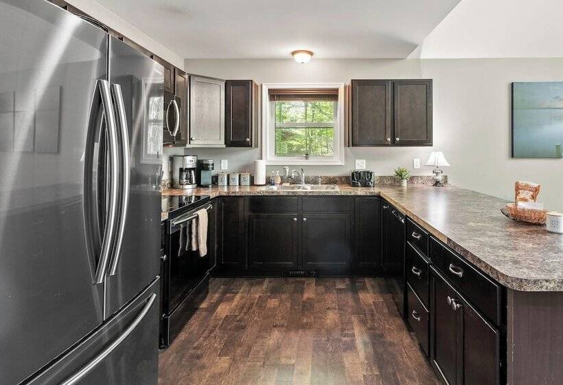 Tavern At The Woods By Avantstay Lakefront Views, Hot Tub, Firepit, Game Room