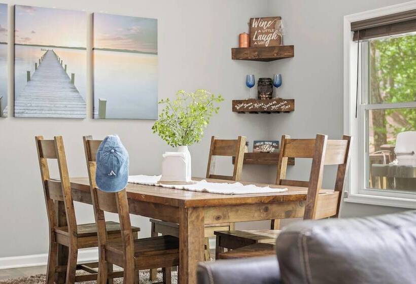 Tavern At The Woods By Avantstay Lakefront Views, Hot Tub, Firepit, Game Room