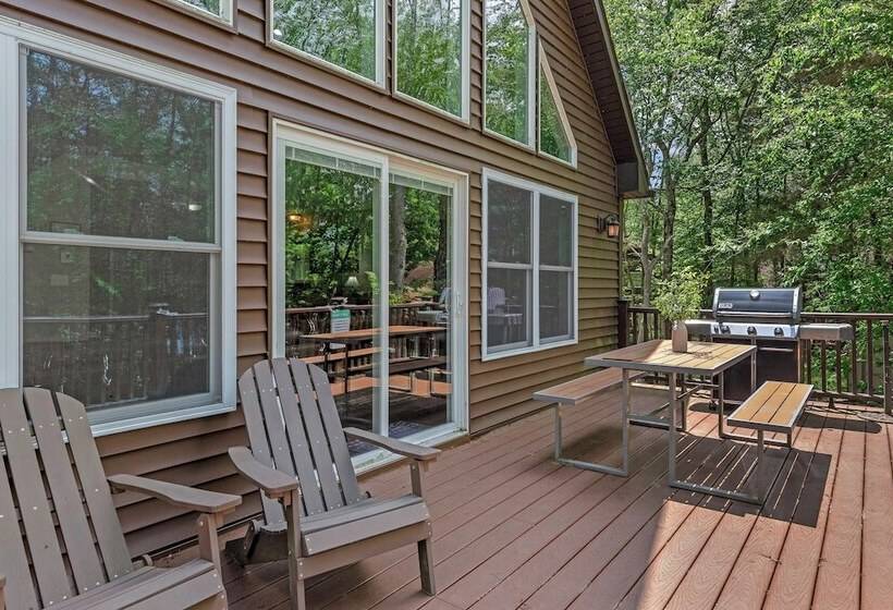 Tavern At The Woods By Avantstay Lakefront Views, Hot Tub, Firepit, Game Room