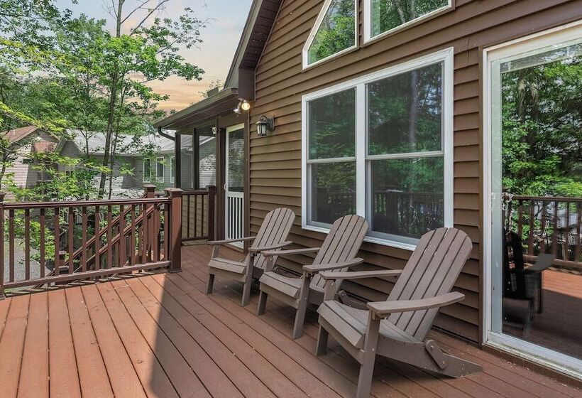 Tavern At The Woods By Avantstay Lakefront Views, Hot Tub, Firepit, Game Room