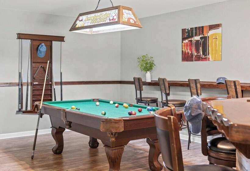 Tavern At The Woods By Avantstay Lakefront Views, Hot Tub, Firepit, Game Room