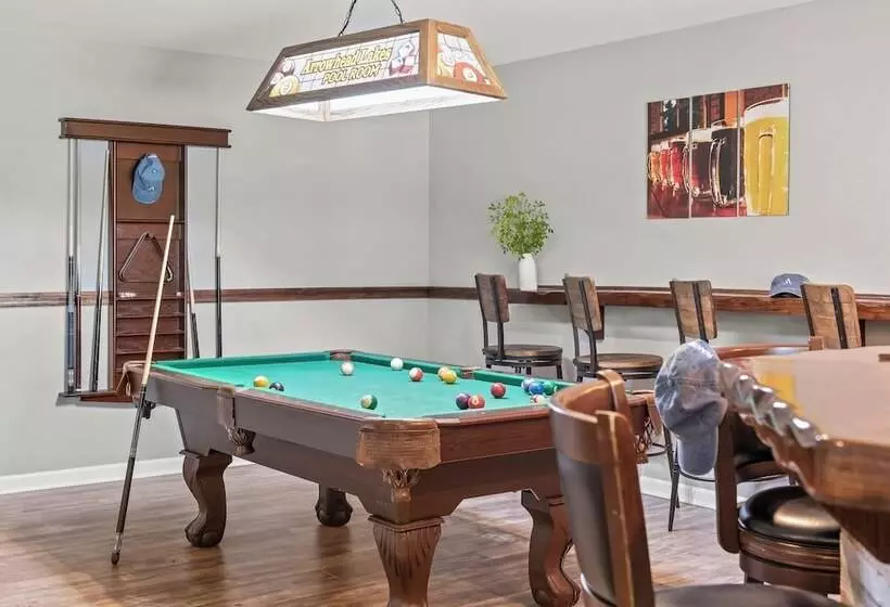 Tavern At The Woods By Avantstay Lakefront Views, Hot Tub, Firepit, Game Room