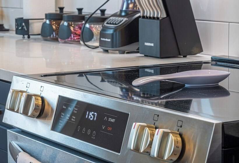 Trendy Historical Home Near Downtown Attractions