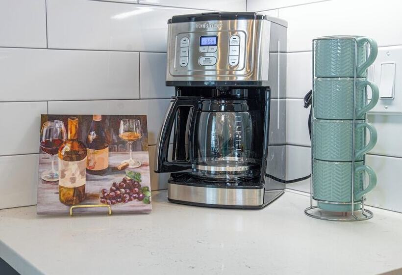 Trendy Historical Home Near Downtown Attractions