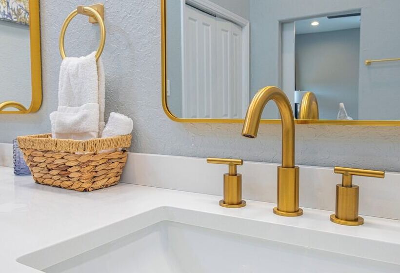 Trendy Historical Home Near Downtown Attractions