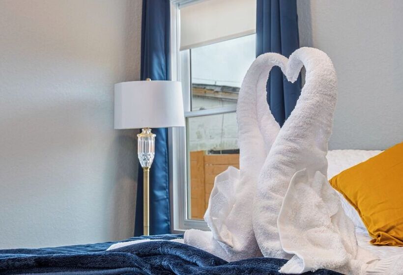 Trendy Historical Home Near Downtown Attractions