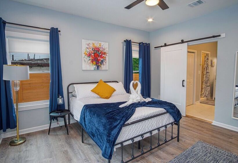 Trendy Historical Home Near Downtown Attractions