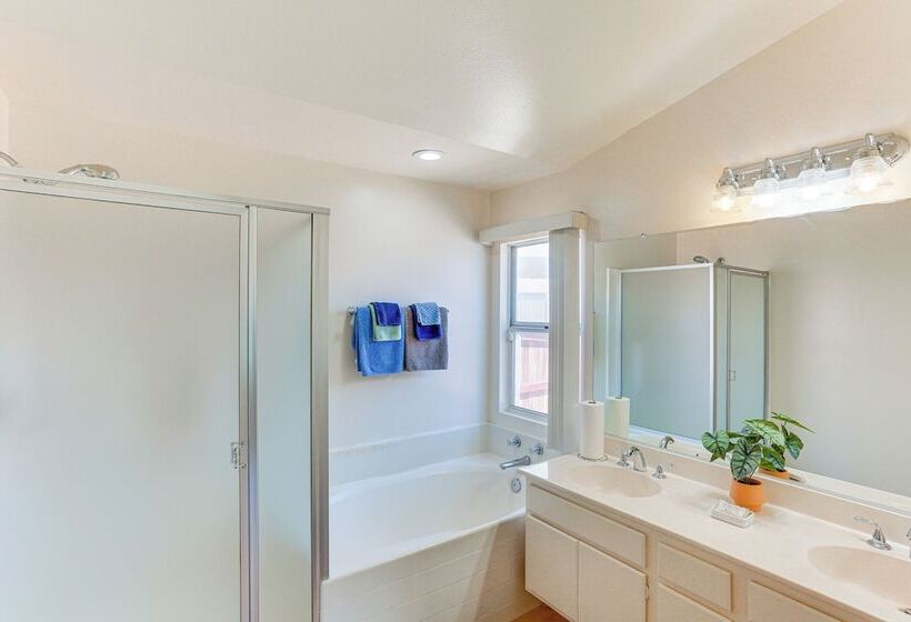 Victorville Home W/ Large Yard & Charcoal Grill!