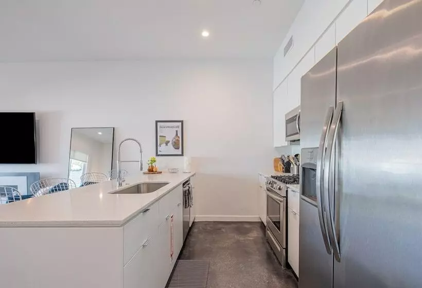 Zanjero By Avantstay Mins From Downtown Palm Springs Private Terrace, Shared Pool