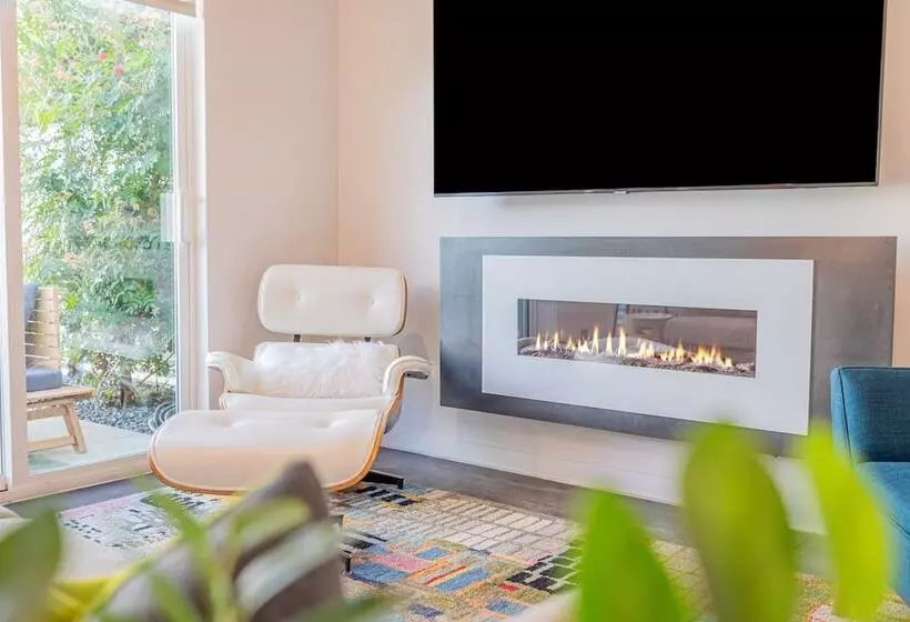 Zanjero By Avantstay Mins From Downtown Palm Springs Private Terrace, Shared Pool