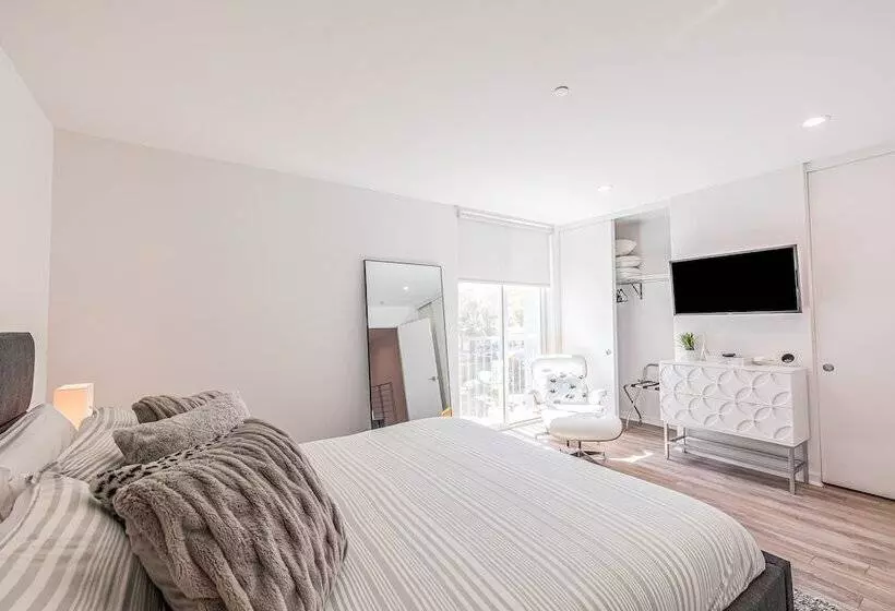 Zanjero By Avantstay Mins From Downtown Palm Springs Private Terrace, Shared Pool