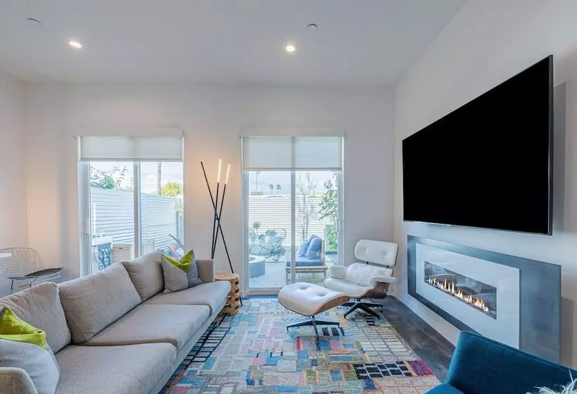 Zanjero By Avantstay Mins From Downtown Palm Springs Private Terrace, Shared Pool