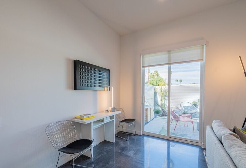 Zanjero By Avantstay Mins From Downtown Palm Springs Private Terrace, Shared Pool