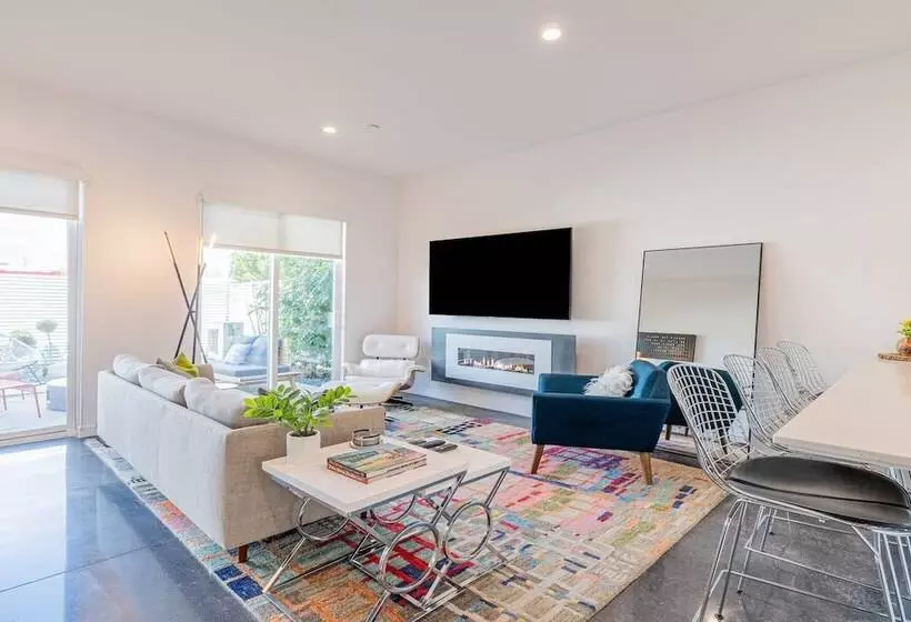 Zanjero By Avantstay Mins From Downtown Palm Springs Private Terrace, Shared Pool