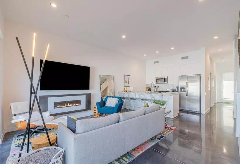 Zanjero By Avantstay Mins From Downtown Palm Springs Private Terrace, Shared Pool