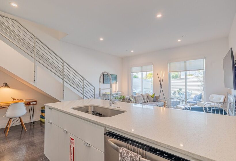 Zanjero By Avantstay Mins From Downtown Palm Springs Private Terrace, Shared Pool