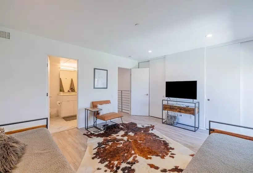 Zanjero By Avantstay Mins From Downtown Palm Springs Private Terrace, Shared Pool