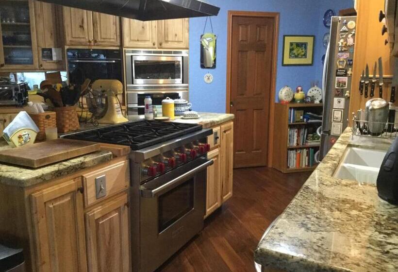 A Cascade View Bed And Breakfast