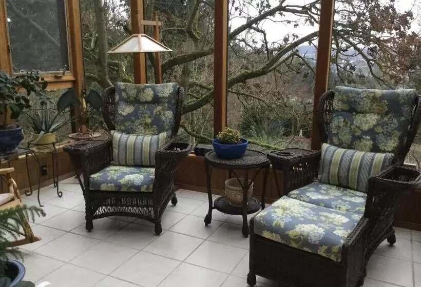 A Cascade View Bed And Breakfast
