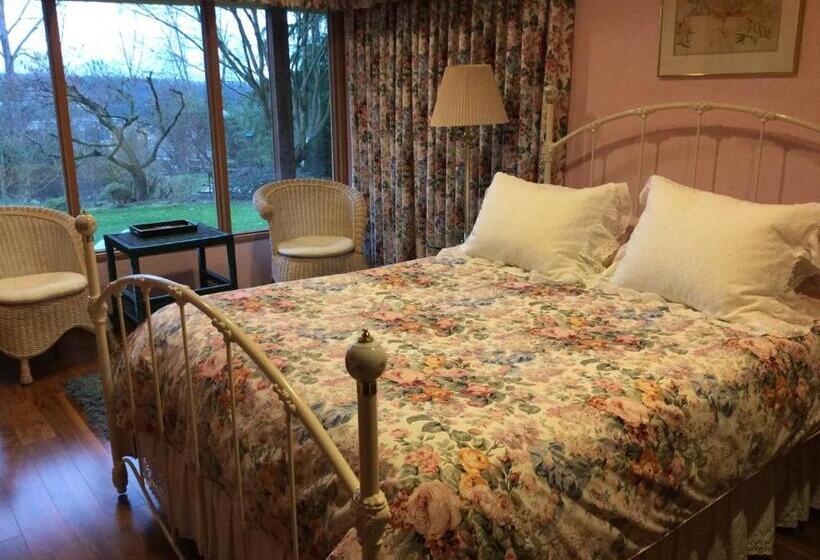 A Cascade View Bed And Breakfast