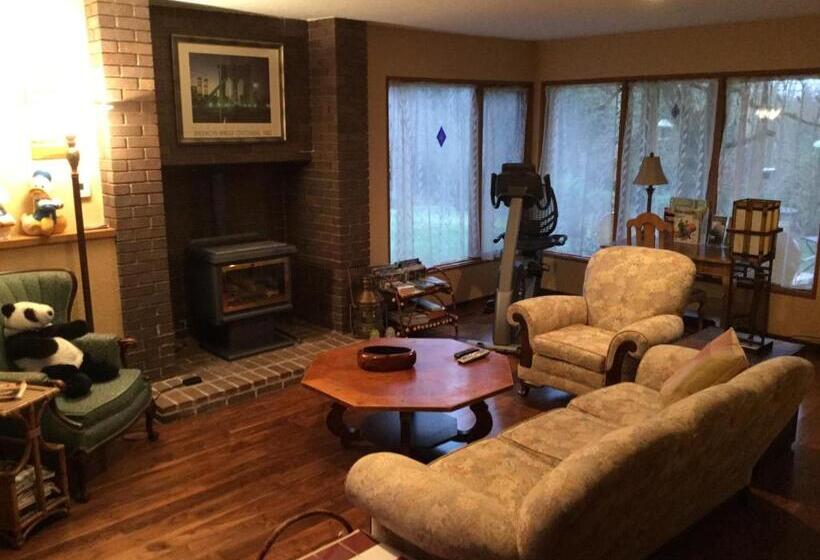 A Cascade View Bed And Breakfast