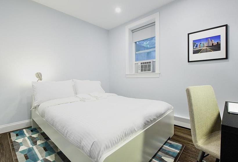 Quarters On Dot By Thatch