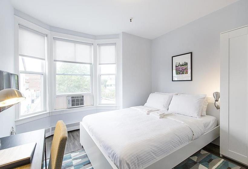 Quarters On Dot By Thatch