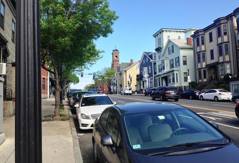 Quarters On Dot By Thatch