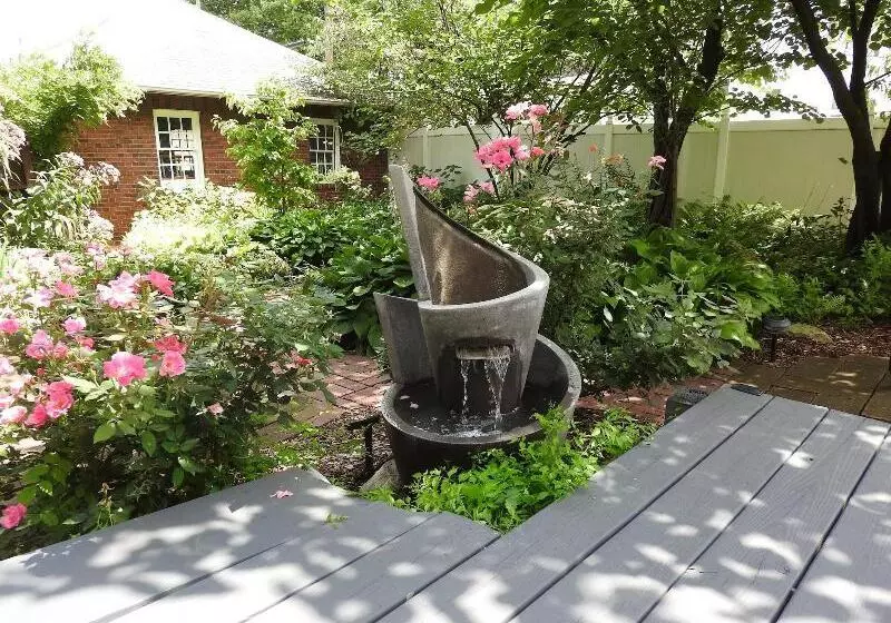 Aamiaismajoitus (B&B) Champaign Garden Inn