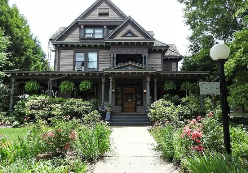 Aamiaismajoitus (B&B) Champaign Garden Inn