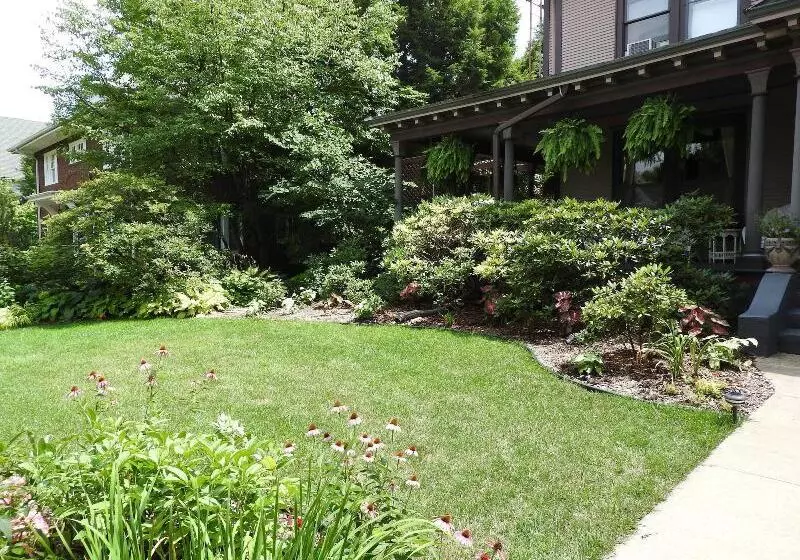 Aamiaismajoitus (B&B) Champaign Garden Inn
