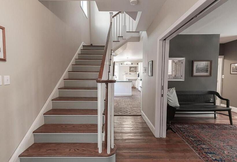 민박 Light Horse Inn