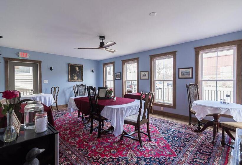 민박 Light Horse Inn