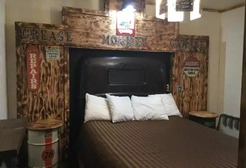 Black Bear Motel